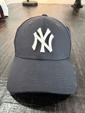New Era Navy Yankees Script Cap with White Embroidery